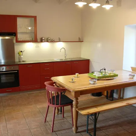 Pleuville, 5 Pieces, 9 Personnes - Fr-1-653-137 Сasa de vacaciones Pleuville