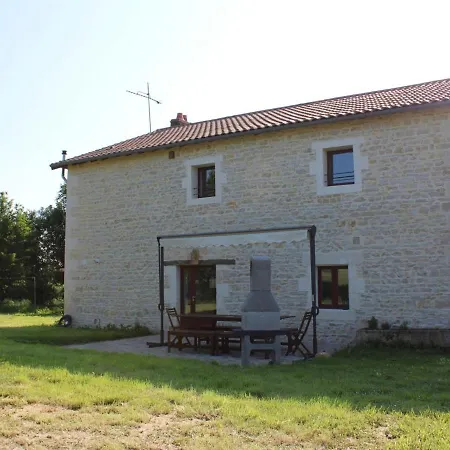Pleuville, 5 Pieces, 9 Personnes - Fr-1-653-137 Сasa de vacaciones Pleuville